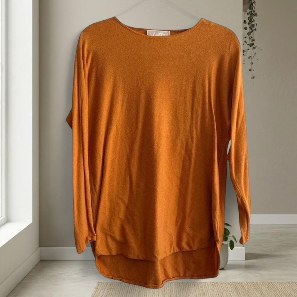 Michael Kors size Medium Orange long sleeve top with a relaxed fit